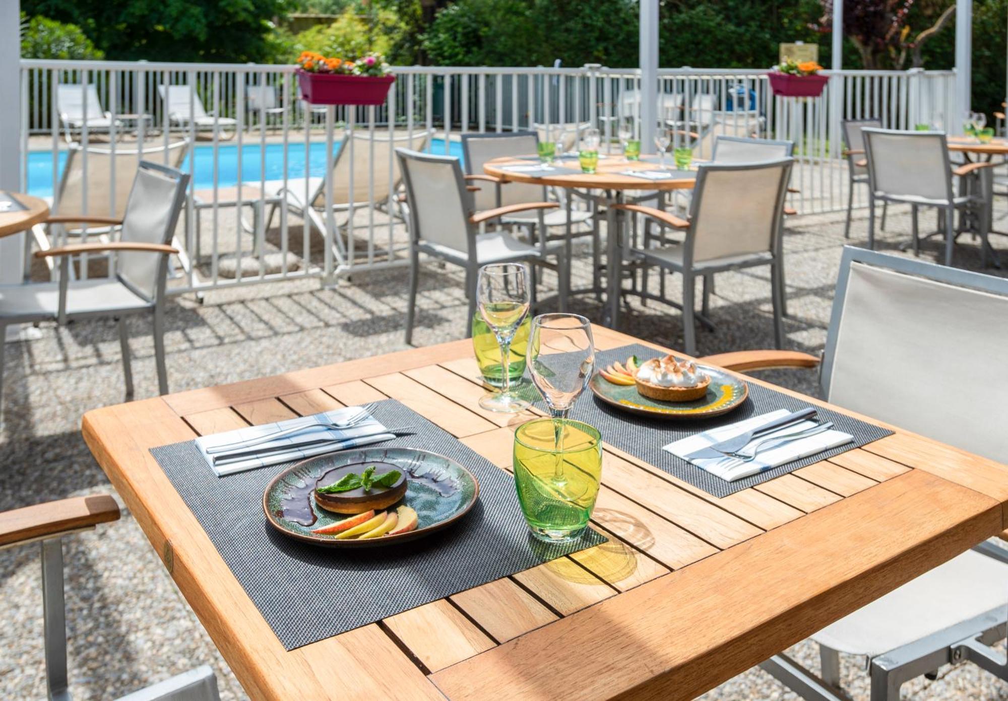 Hotel Novotel Evry Courcouronnes Exterior foto
