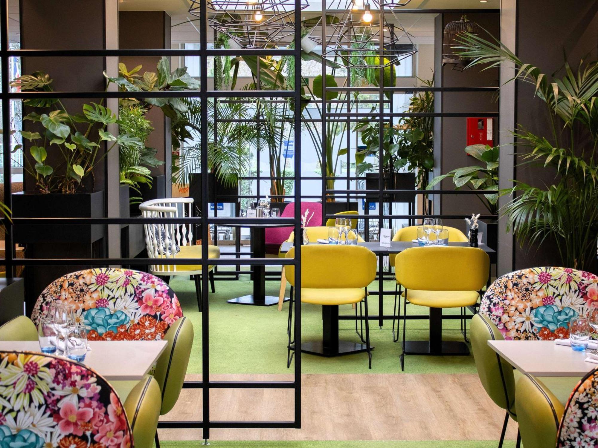 Hotel Novotel Evry Courcouronnes Exterior foto
